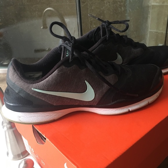 Nike shoes grey black green gel sole - Picture 2 of 9